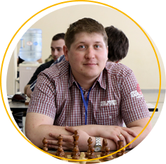 Кряквин Дмитрий гроссмейстер, автор книг и статей по истории шахмат.